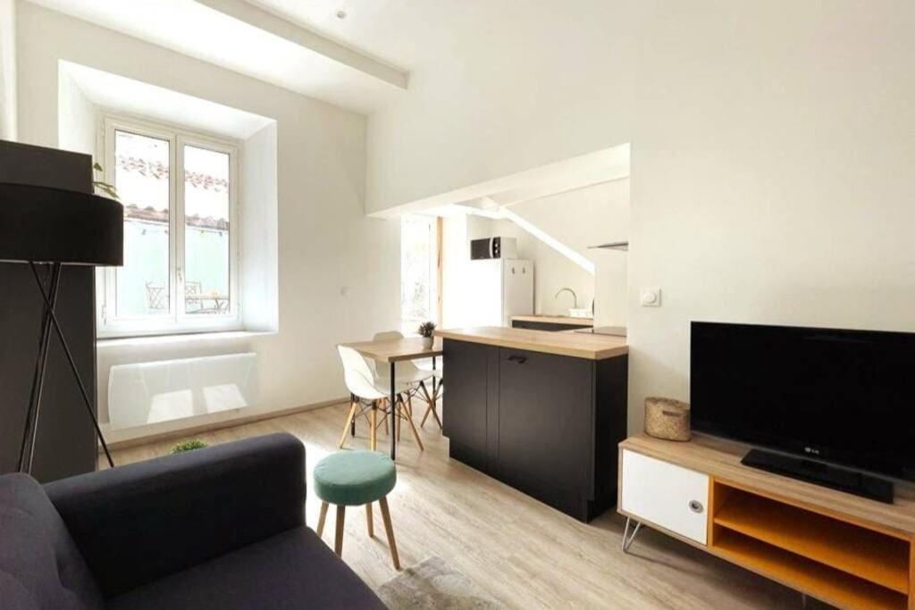 Taote - Studio Avec Terrasse Au Coeur De Ville Brignoles Zewnętrze zdjęcie